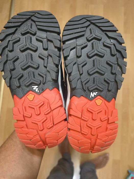 Bocanci drumeție băieți Quechua mărimea 28 ,preț 60 lei