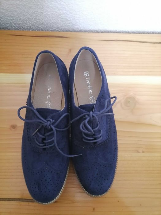 Продавам чисто нови обувки Тенденз