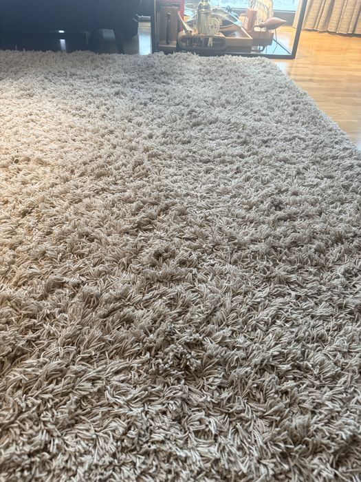 Covor cu fir lung de lana ,dimensiuni 200x250cm,culoare crem-bej.