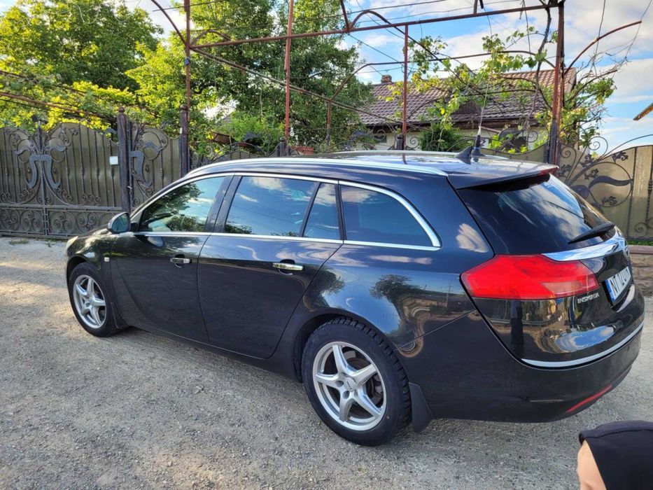 Vand sau dezmembrez opel insignia 2011