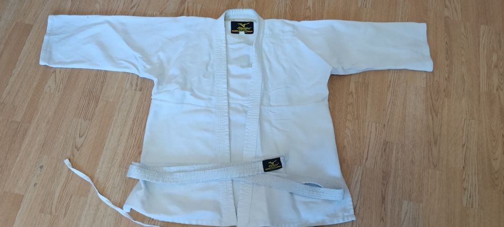 Продам кимоно мизуно