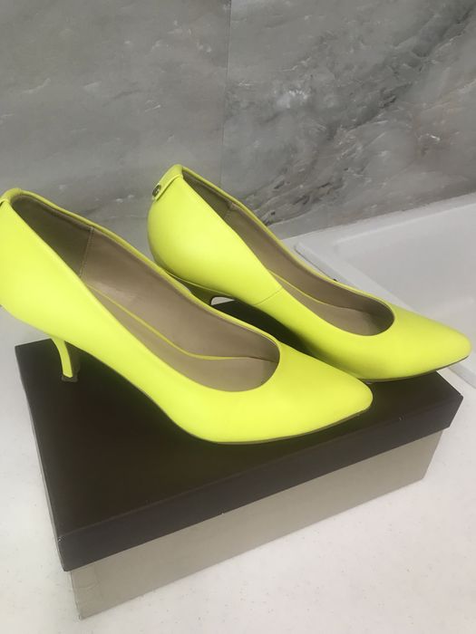 Продам красивые стильные туфли