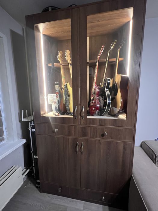 Продается гитарный шкаф