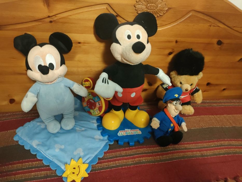 Jucării de pluș cu baterii muzicale