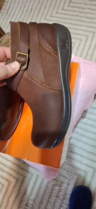 Демисезонные новые женские кожаные ботинки