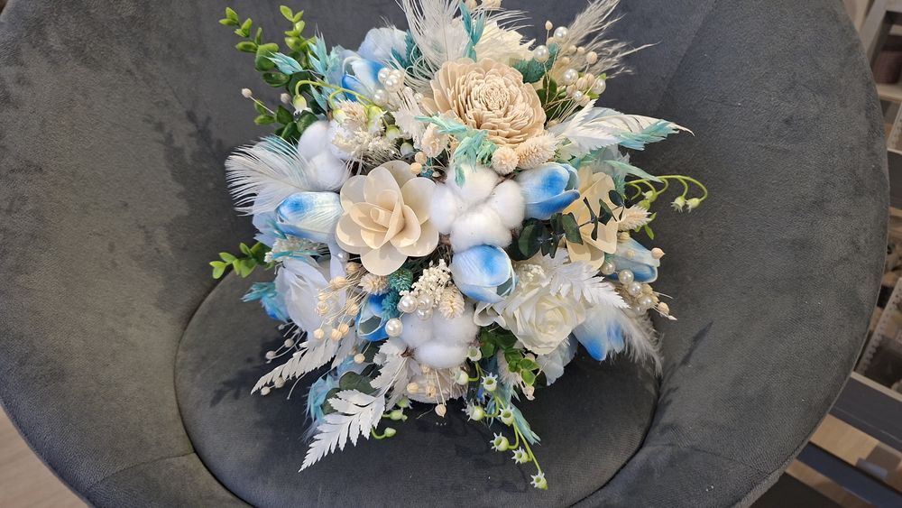 Buchete de mireasa și nasa,lumânări de cununie