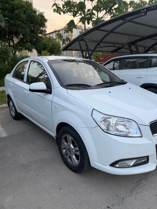Срочно продается машина Neixa3 4 avtomat