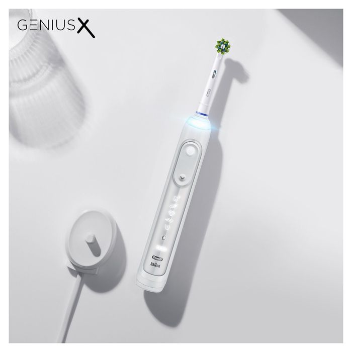 Электрическая зубная щетка Oral B Genius x 20000N Clean
