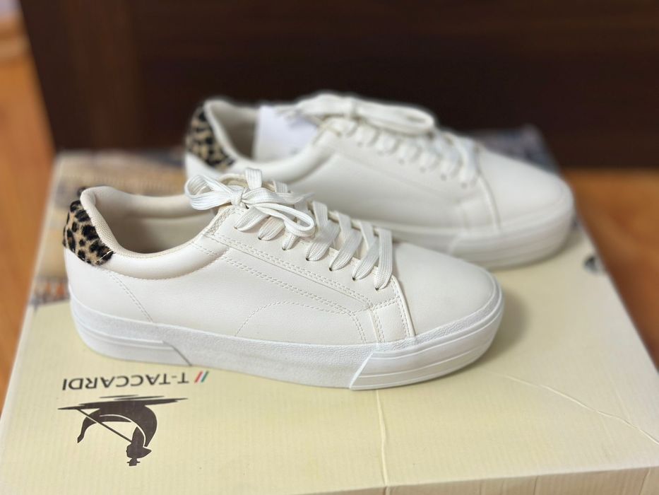 Продам кеды новые