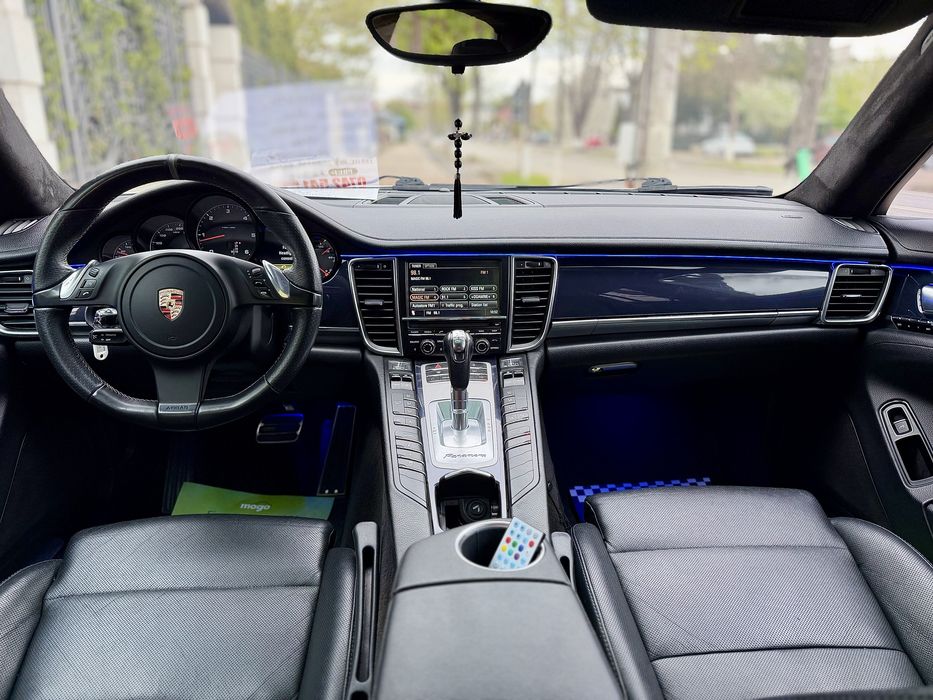 • Porsche Panamera 3.0 Diesel / Extra full / Jante Turbo / Ventilatie / Trapă • Parc Auto / Rate / Garantie 12 luni •