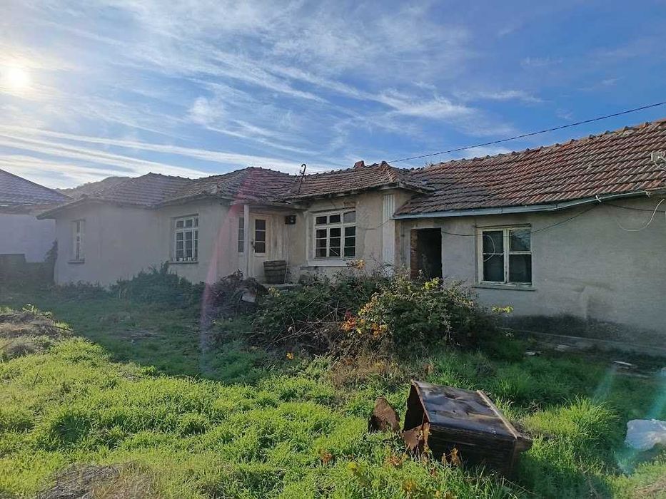 Едноетажна къща в село Мезек