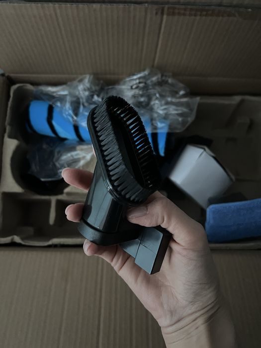 Пылесос Rawmid.