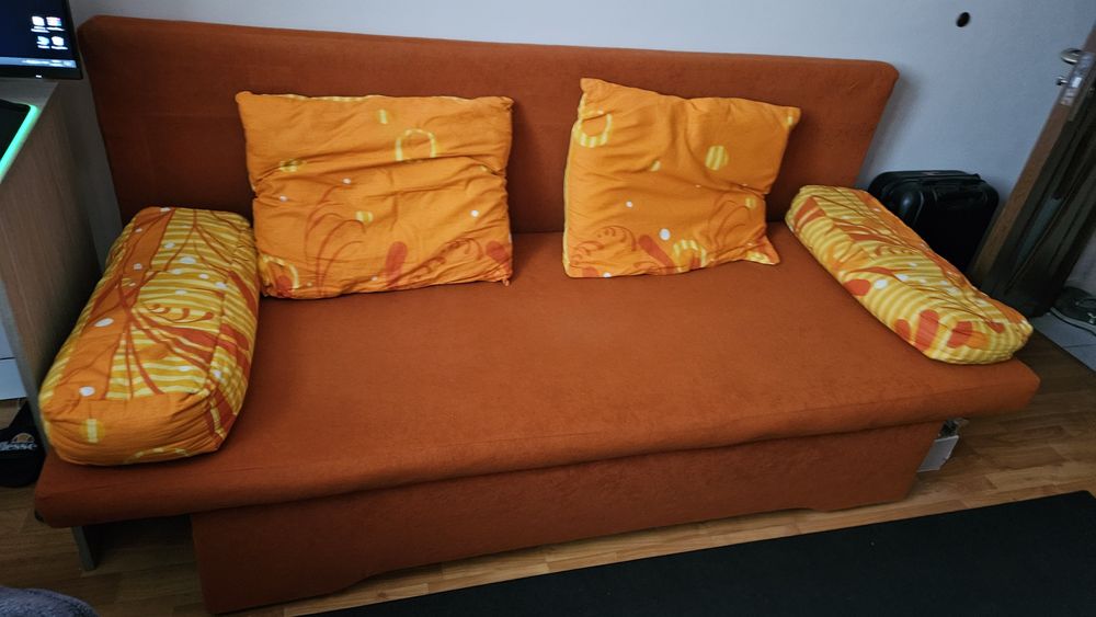 Разтегателен диван