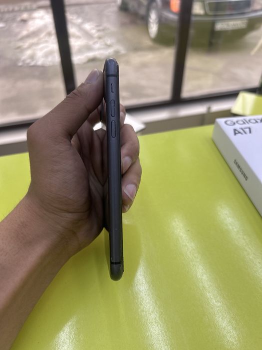 Айфон 11 64г черный свет