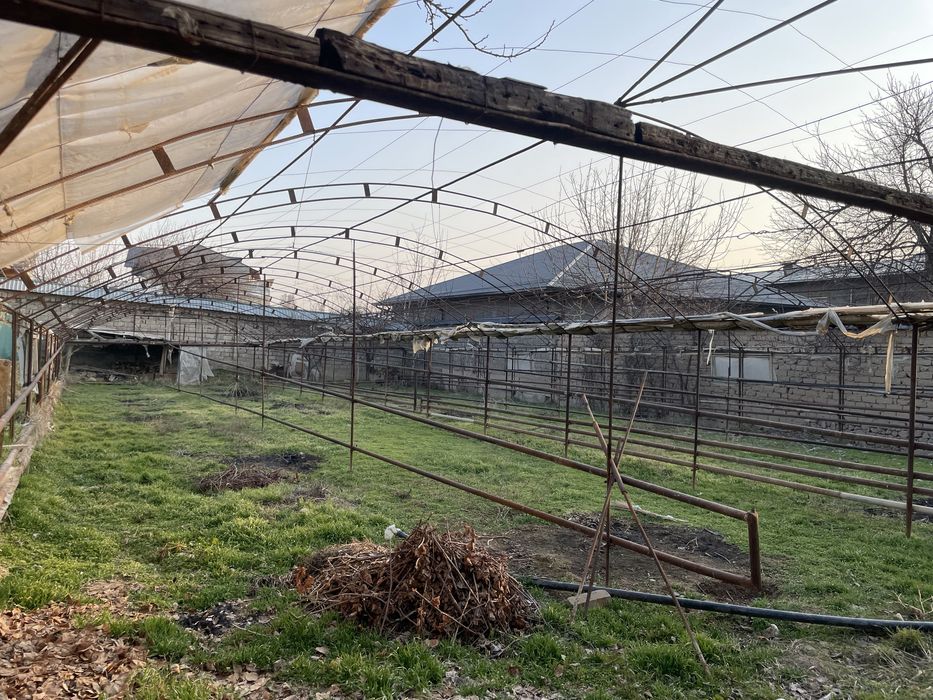 uchastka sotiladi srochna