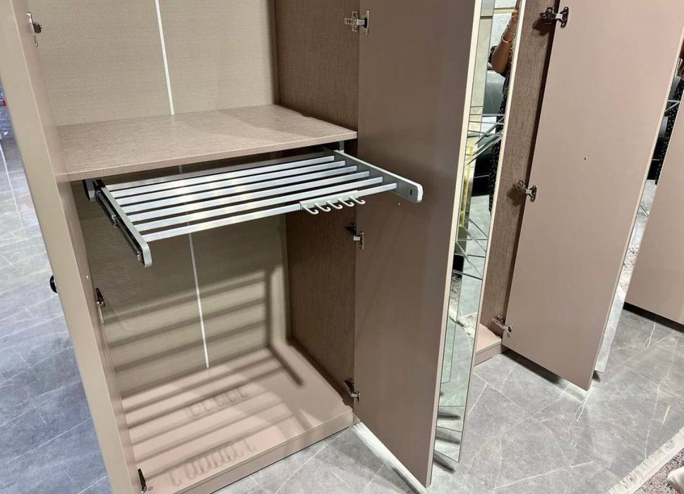 Продаю спальный гарнитур