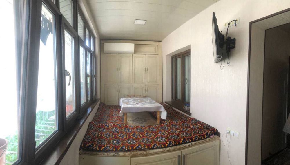 Квартира на Гунча -метро Тинчлик 3/3/5 общ пл 72м,балкон 2*6