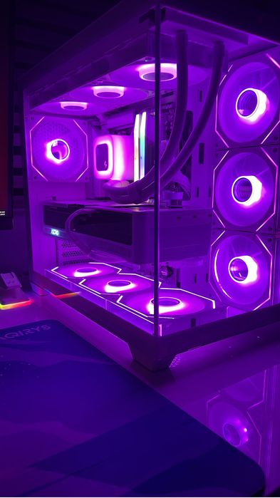 Vand pc de gaiming alb in garantie