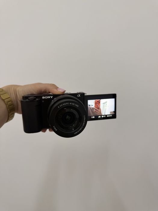 Aparat foto sony ZV-E 10 + flash Godox