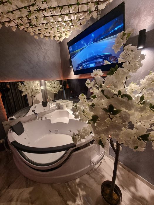 Regim Hotelier. Jacuzzi și baldachin. AFI PLAZA