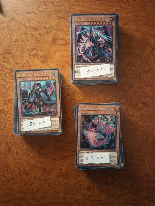 Vând cărți de  colectie yu-gi-oh