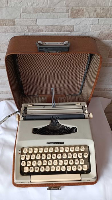 Стара пишеща машина Марица 12 - Made in Bulgaria - 1976г