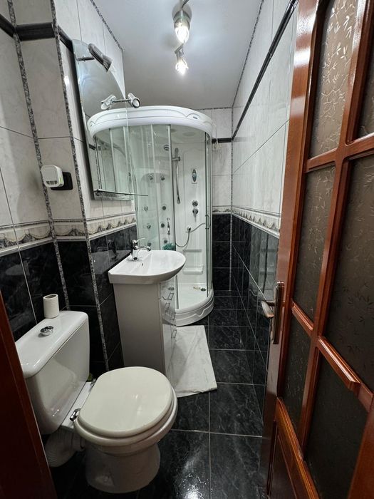 Închiriez apartament 3 camere