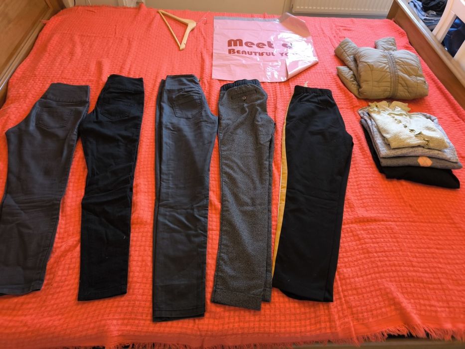 Lot haine, 11 buc, mărime S,pantaloni 5 buc, 1 geaca de toamna,3 pulo