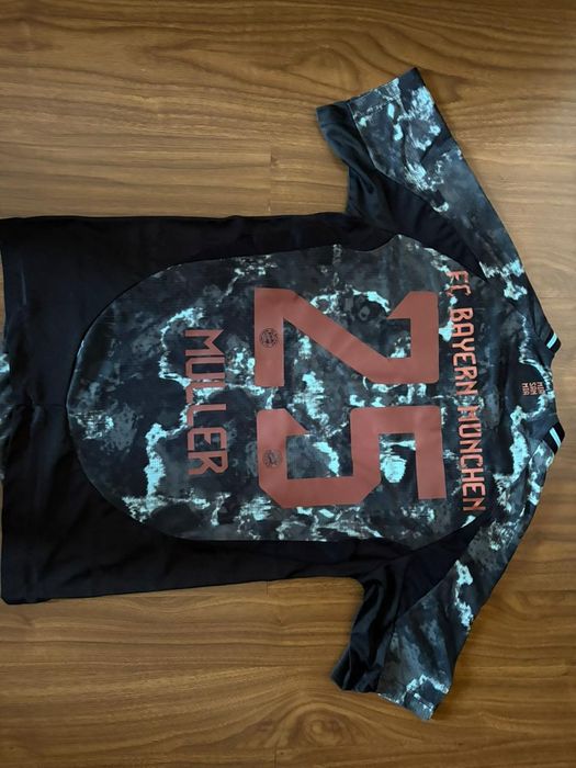 Bayern Munich 24/25 away kit