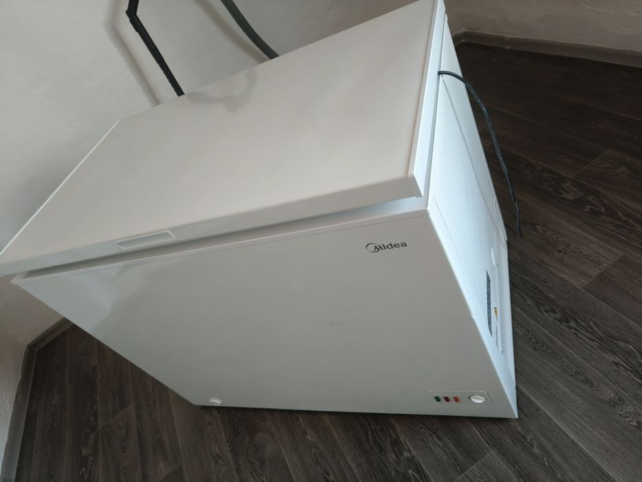 Продам морозильник Midea 290 л