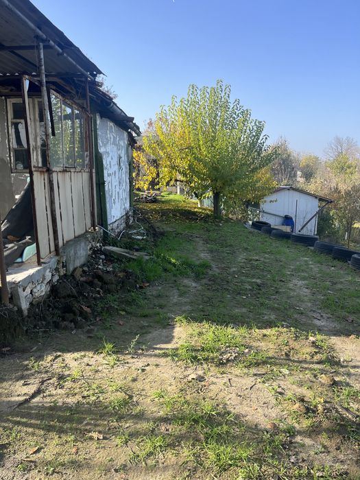 Продавам Парцел с вила