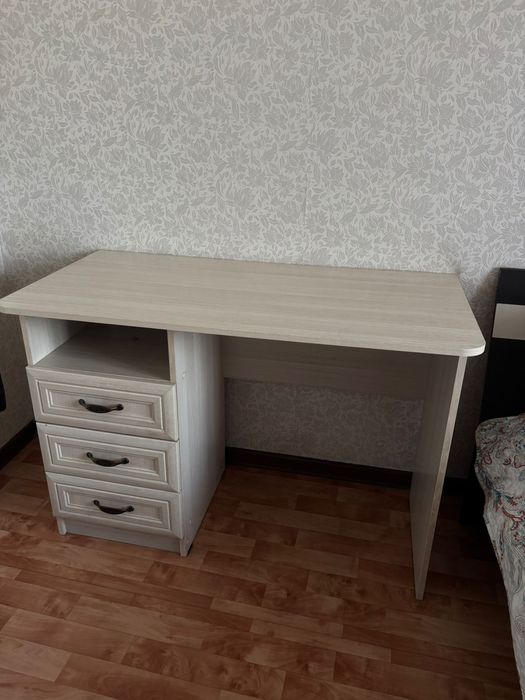 Учебный стол.         .