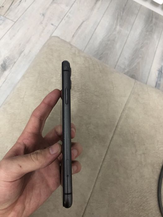 Продам Айфон 11 (бу)