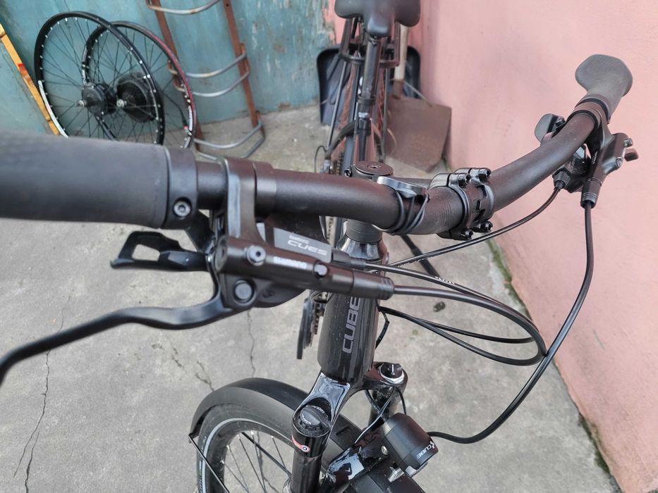 Bicicleta treaking cube katmandu 28