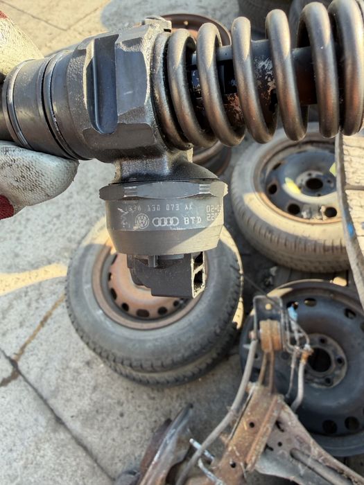 Помпа дюза Audi, VW, Seat, Skoda 038 130 073 AK