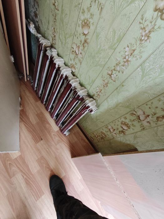 Продам чугунную батарею