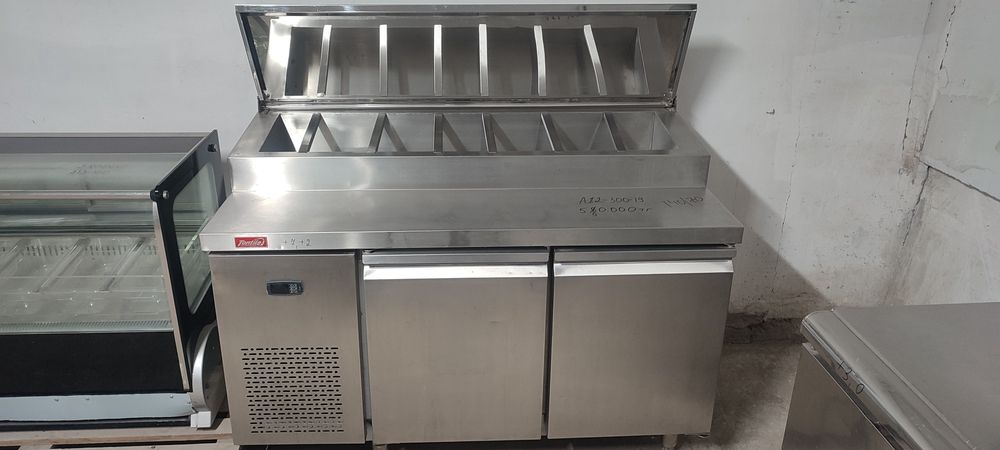 Холодильный стол с гастроемкостями, оборудование для кафе