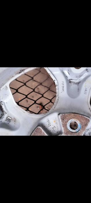4 Cauciucuri Pirelli de varā cu jante 205/55/16 
Pret: 1000 Ron