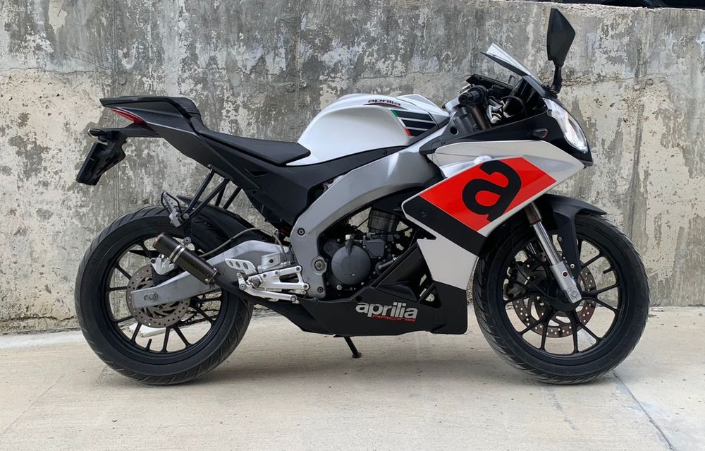 Мотоциклет Aprilia RS4
