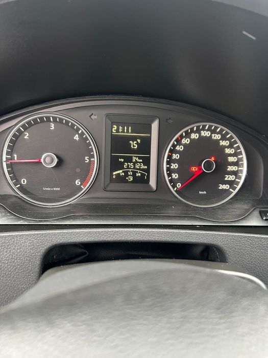 Vând vw transporter t5 2.0 tdi cu 3 locuri în acte. 2010