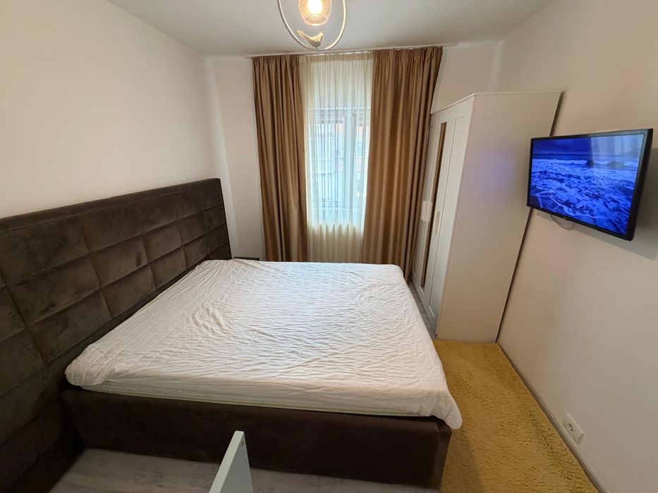 Apartament 3 camere, 2 bai, etaj 1, Maracineni blocuri, zona Zaris