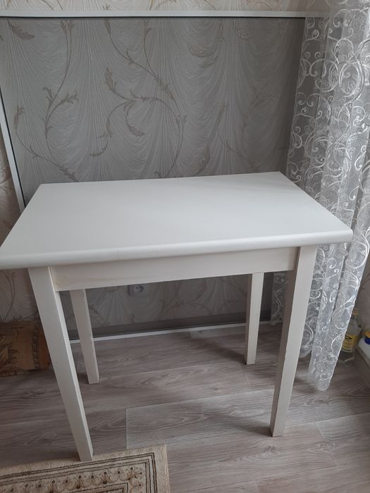 Стол обеденный, белый