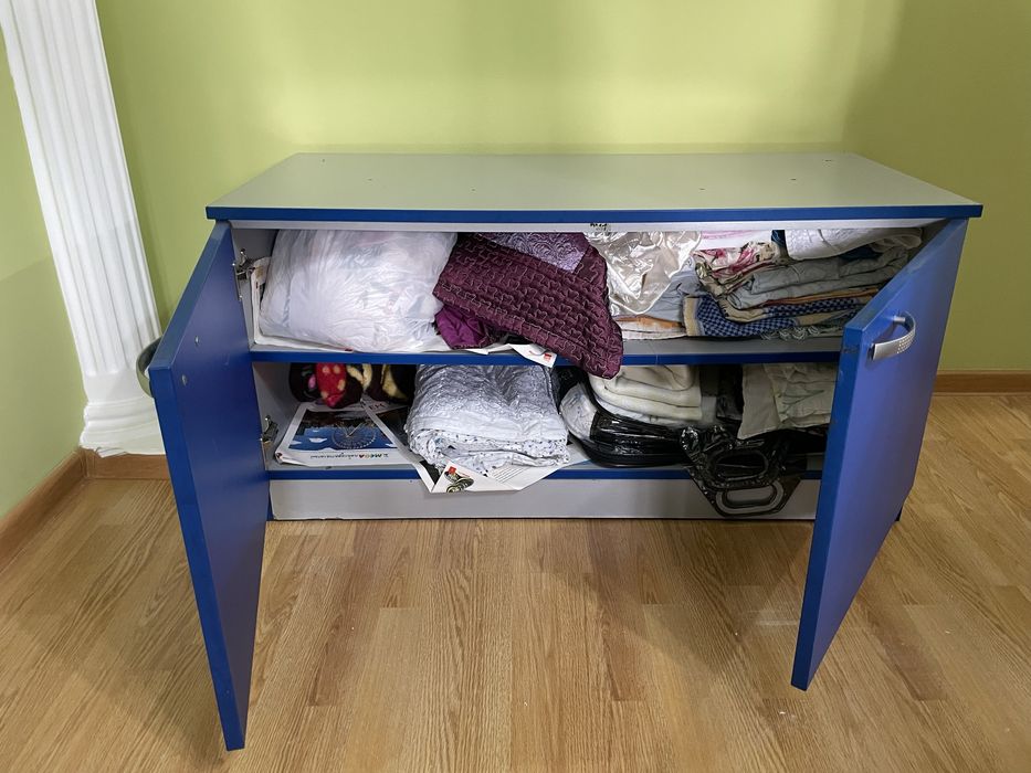 Шкаф универсальный двухдверный