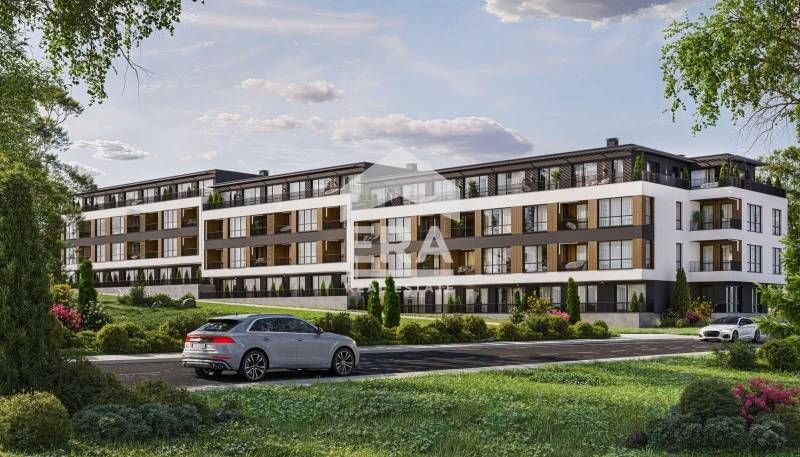 Тристаен апартамент за продажба, със собствен двор, в новострояща се с