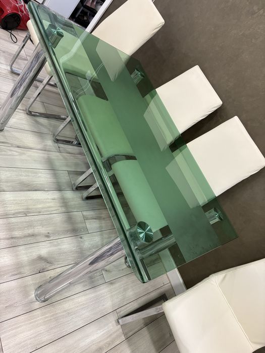 Vand masa cu 6 scaune