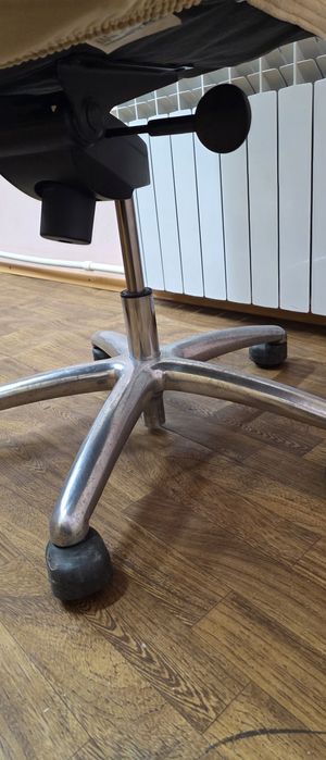 Кресло  компьютерный кожаное