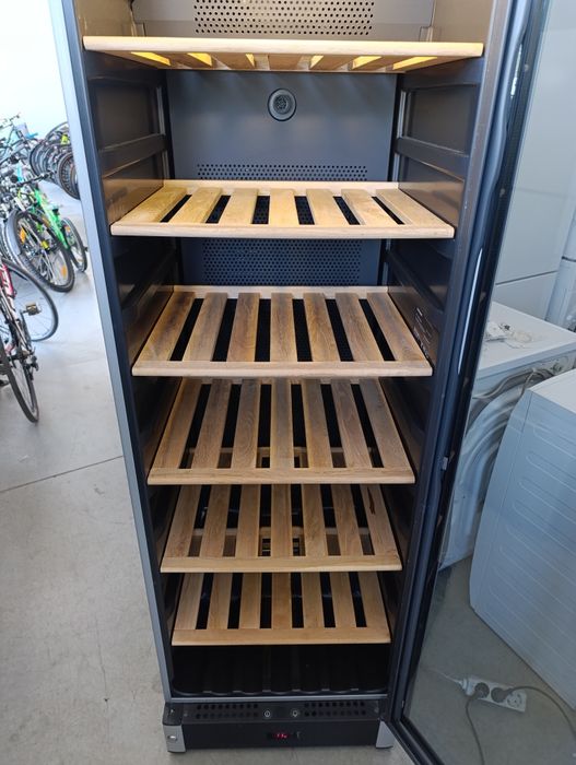 Хладилна ветрина Vestfrost за вино