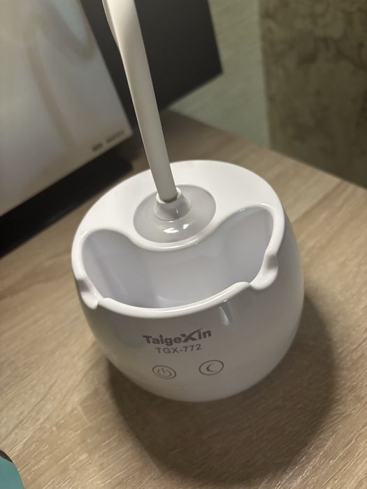 Настольная лампа