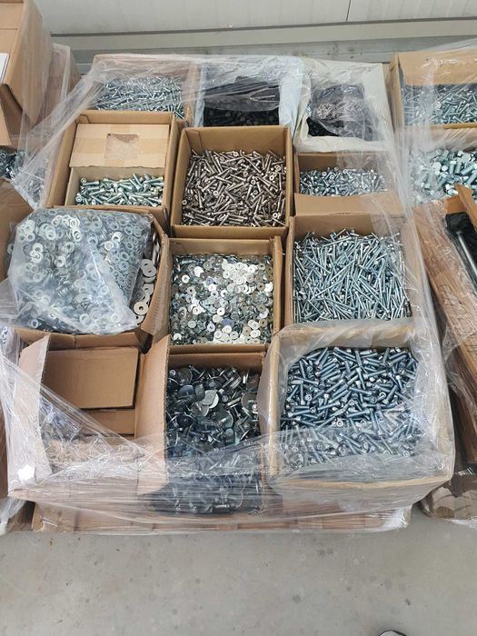 Lichidare de stoc în depozit: aproximativ 10 tone de suruburi