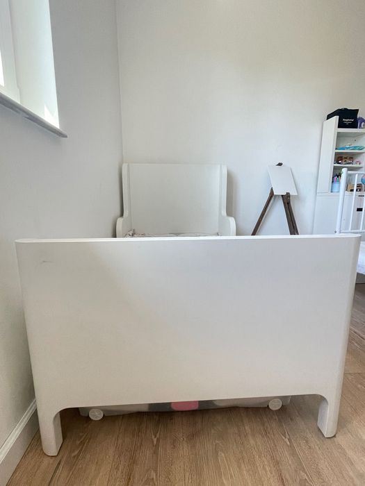 Vând pat Busunge alb Ikea